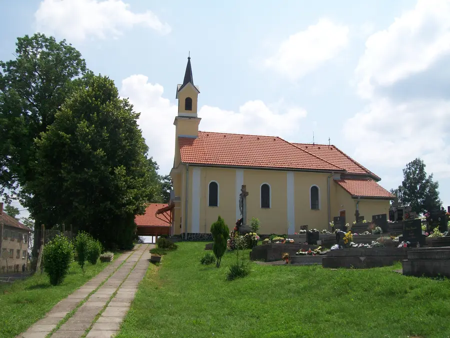 Čamovce - Rímskokatolícky Kostol sv. Anjelov strážcov